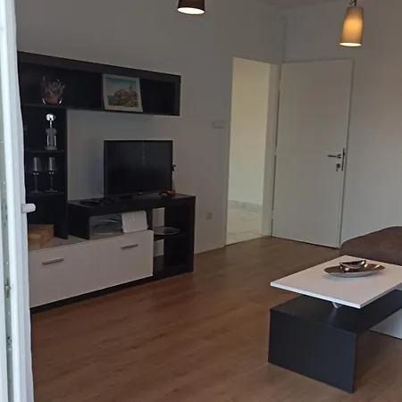 Luna Apartment *
